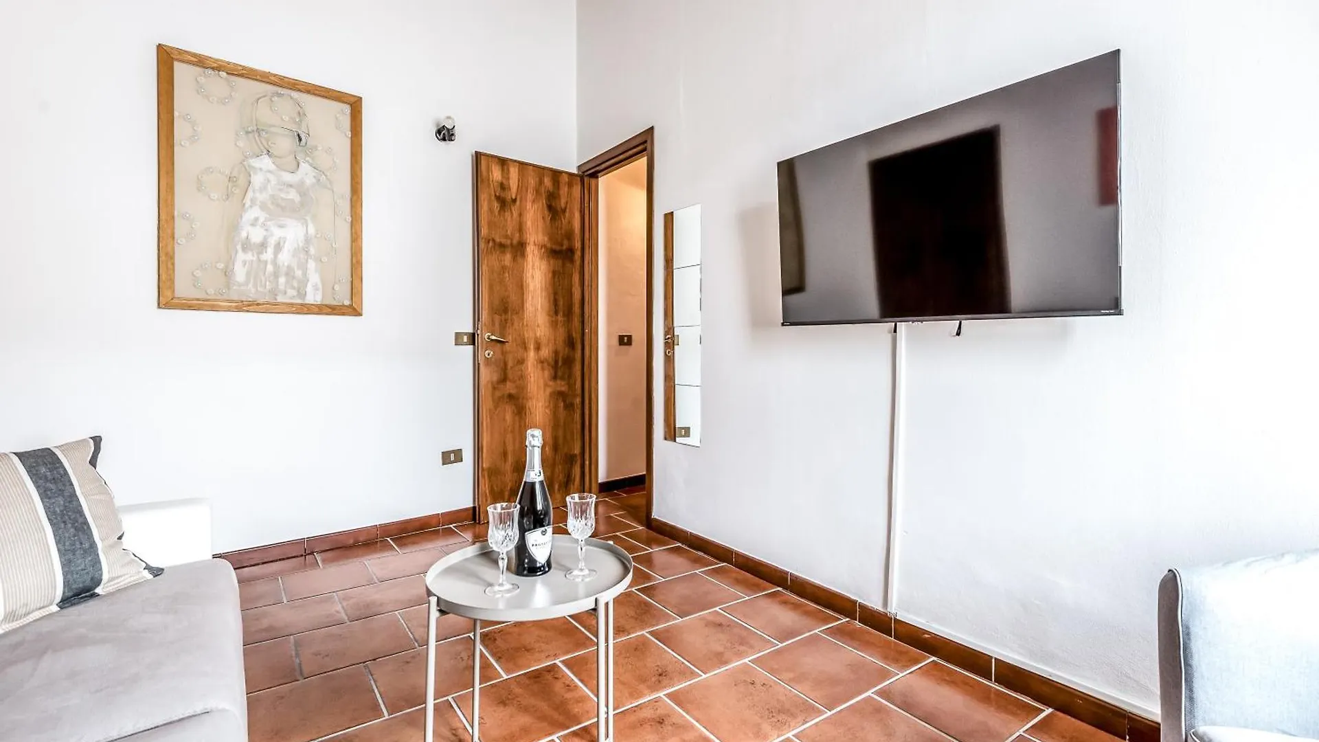 Apartment Hostly-Maison L'Arancio-Large House Near The Tower Pisa Italy