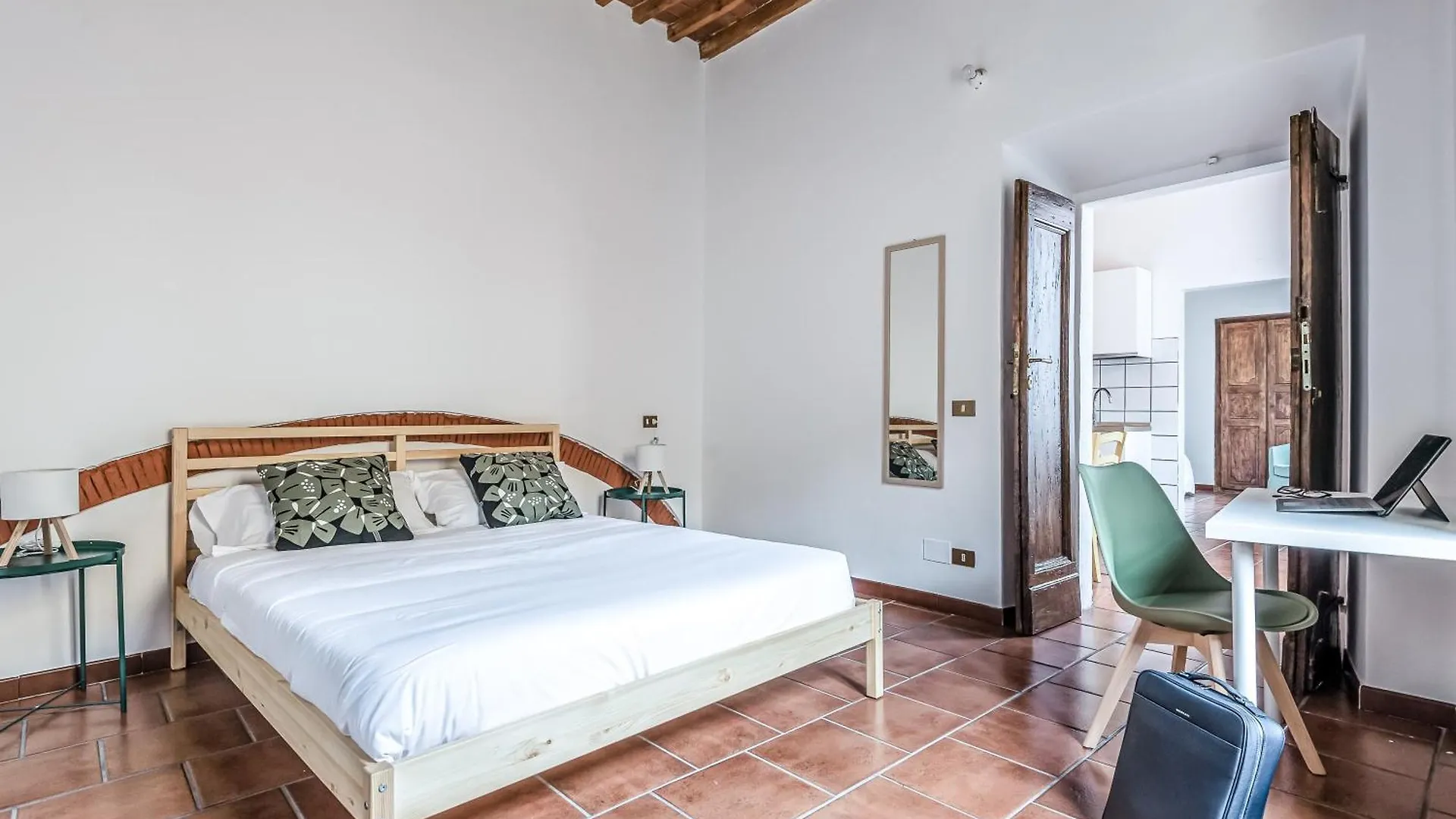Apartment Hostly-Maison L'Arancio-Large House Near The Tower Pisa Italy